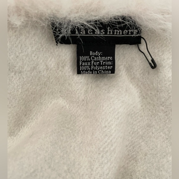 Sofia Cashmere Cashmere Cape Faux Fur trimm Classic Length heathered grey NWOT - Picture 3 of 6